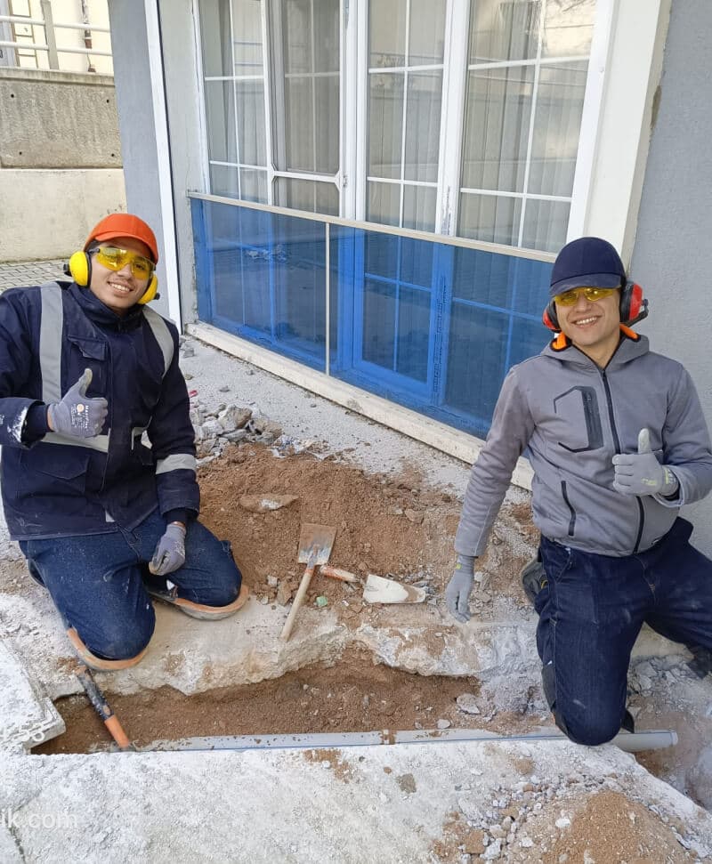 Hızır Teknik ekibi Sıhhi tesisat tadilat yaparken